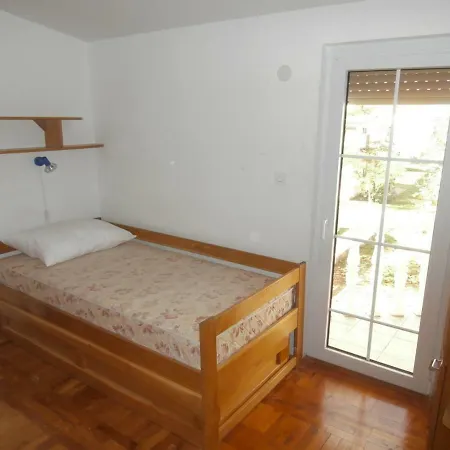 Vrsi, Sunny House For 8 Apartment